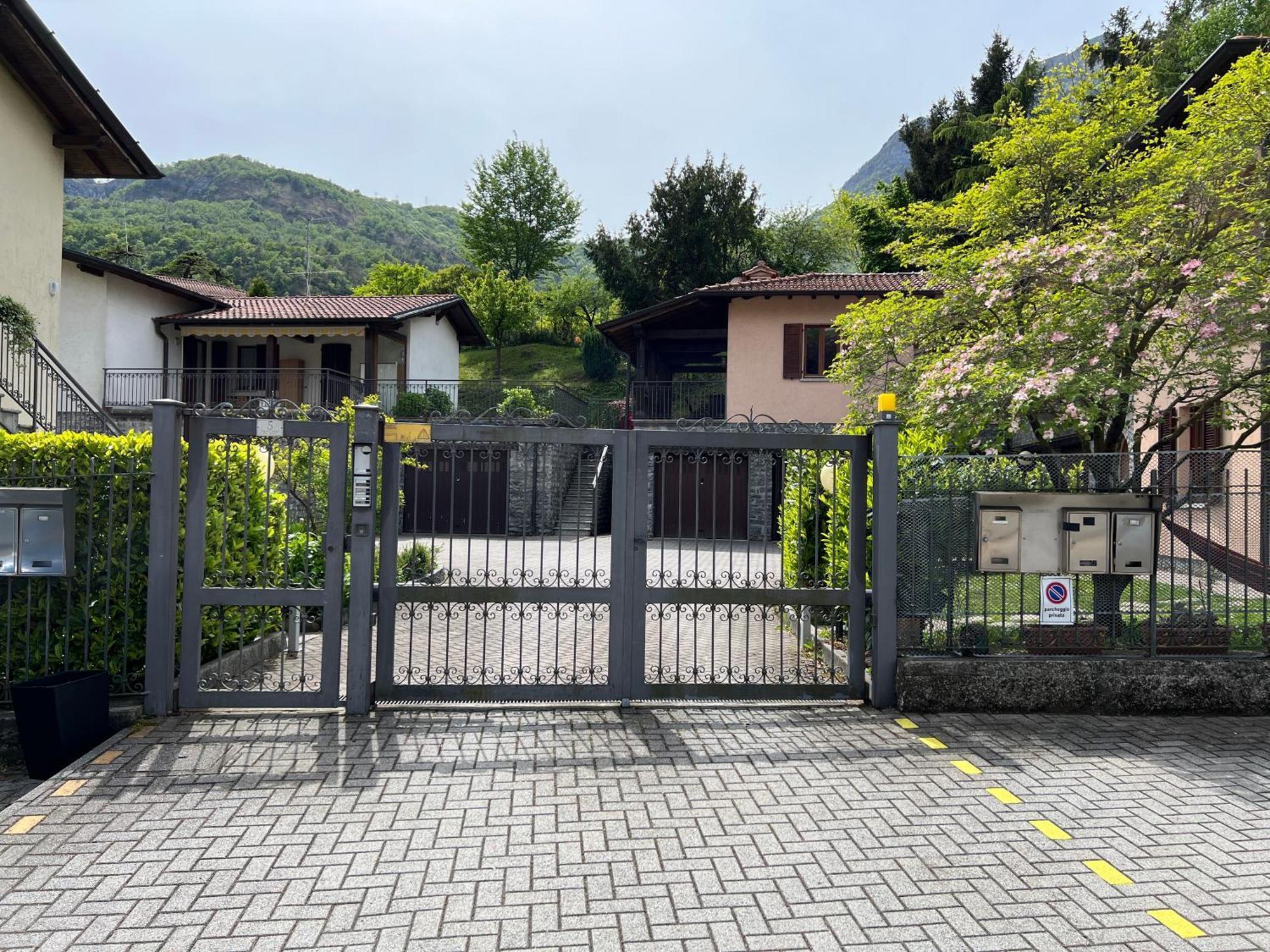 L'Acero Rosso - Giardino Privato E Box Auto Villa Menaggio Exteriör bild